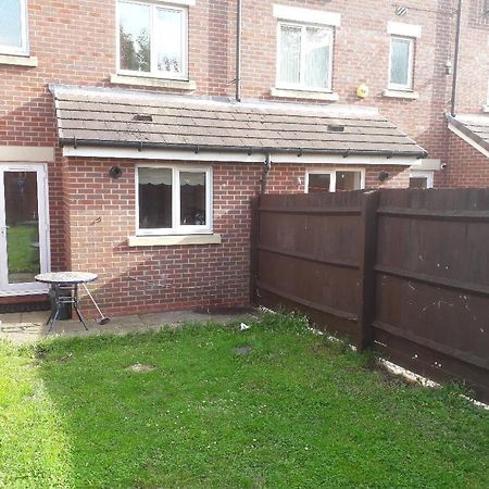Villa 5 Bed House With Free Secure Parking In Pleasant Quiet Location Wolverhampton Exterior foto