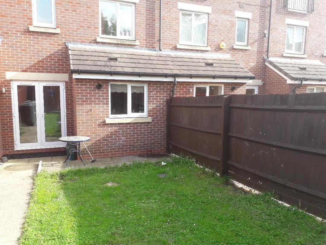 Villa 5 Bed House With Free Secure Parking In Pleasant Quiet Location Wolverhampton Exterior foto
